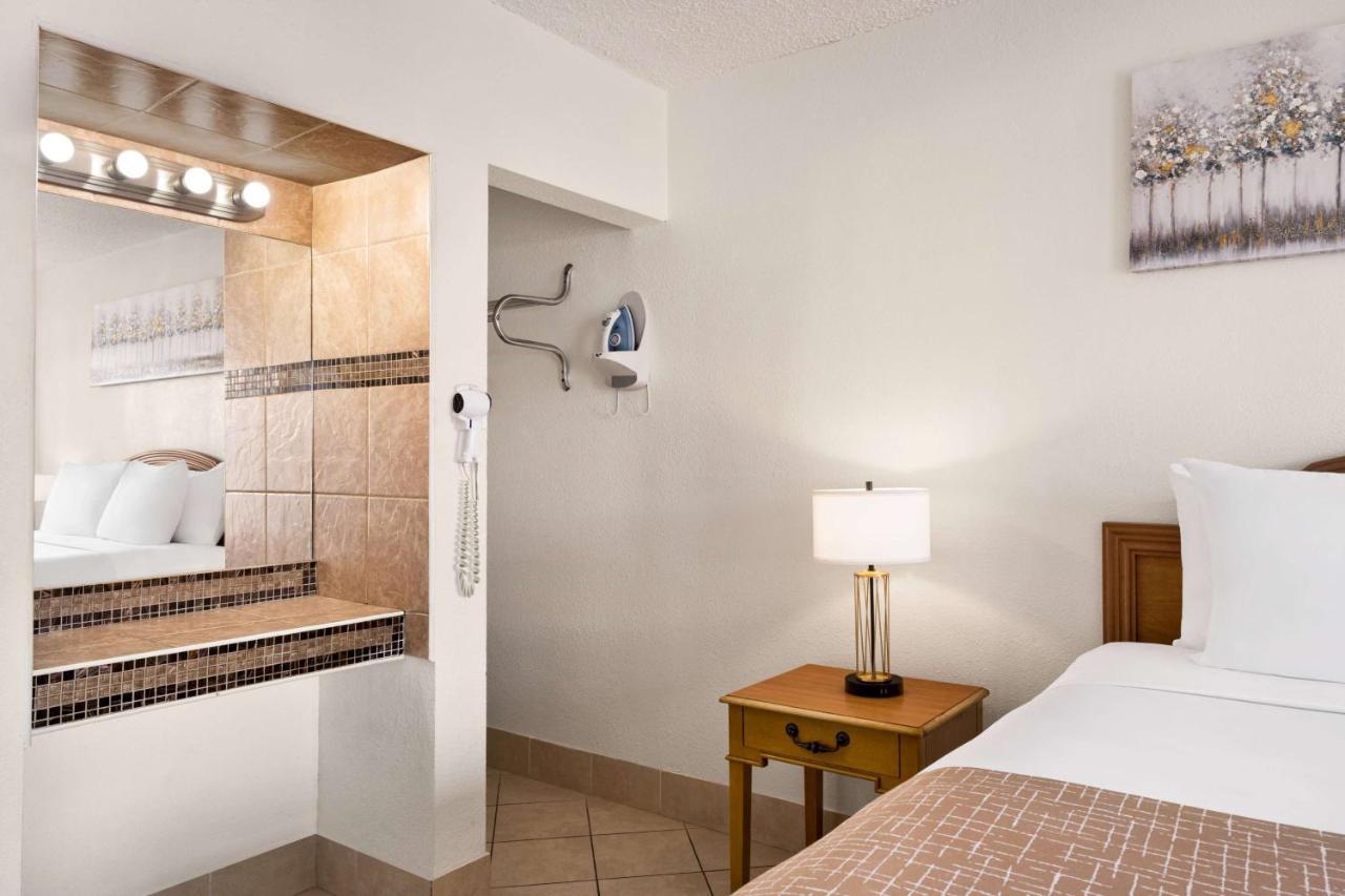 Travelodge By Wyndham Las Vegas Esterno foto